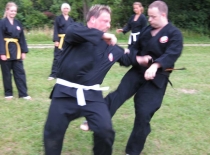 Sensei Jan rykker Thomas rundt...