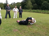 Sensei Jan viser en gammel teknik...