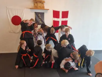 Graduering i juni 2023 - rent kaos